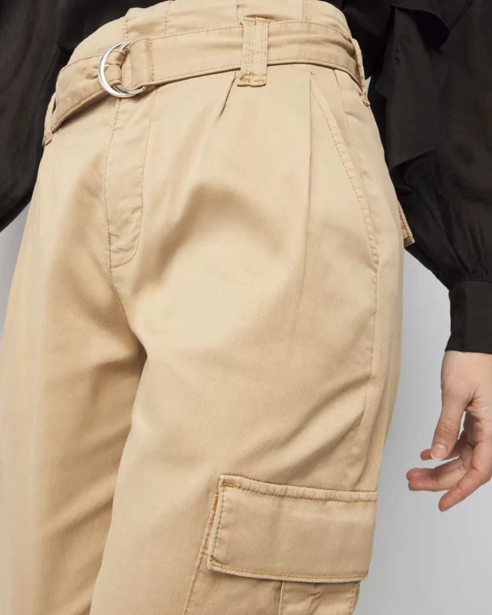 Extra High-Rise Pret Cargo Tapered Ankle Pant*White House Black Market Outlet