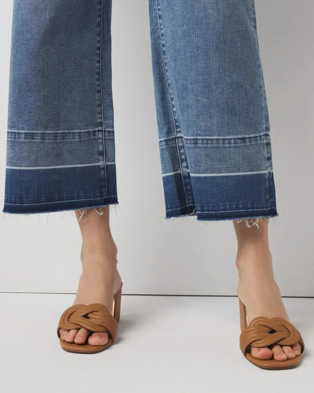 High-Rise Released Hem Wide Leg Cropped Jean*White House Black Market Hot
