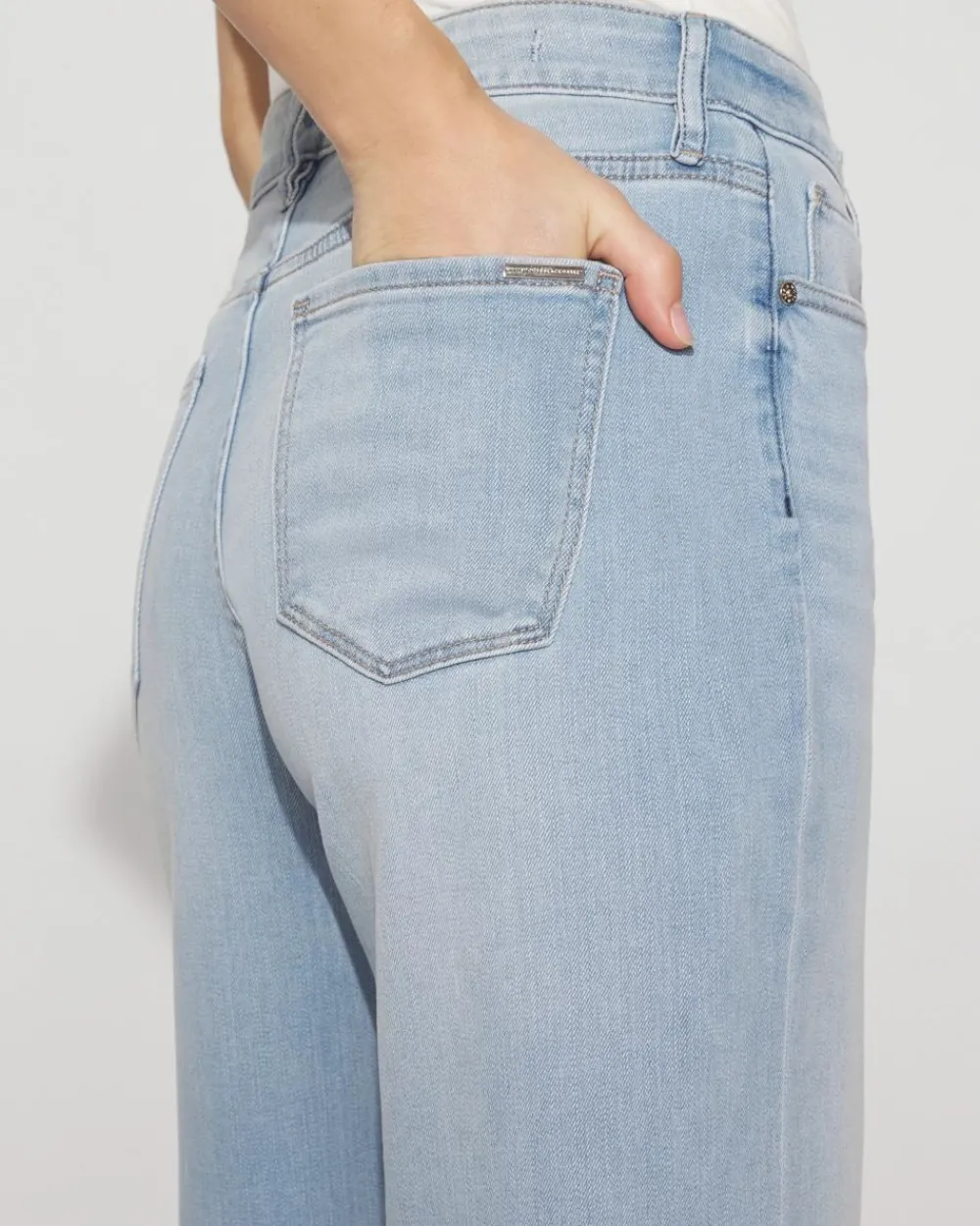 High-Rise Wide Leg Cuff Cropped Jean*White House Black Market Best