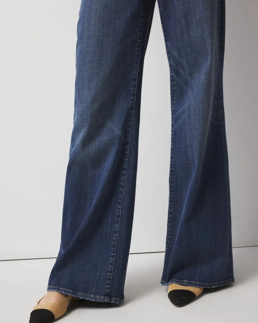 High-Rise Wide Leg Jeans*White House Black Market Outlet