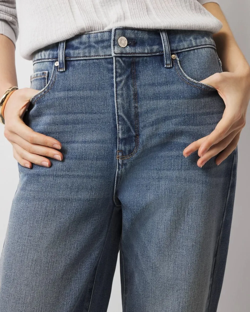 Petite Extra High-Rise Relaxed Straight Jeans*White House Black Market Hot