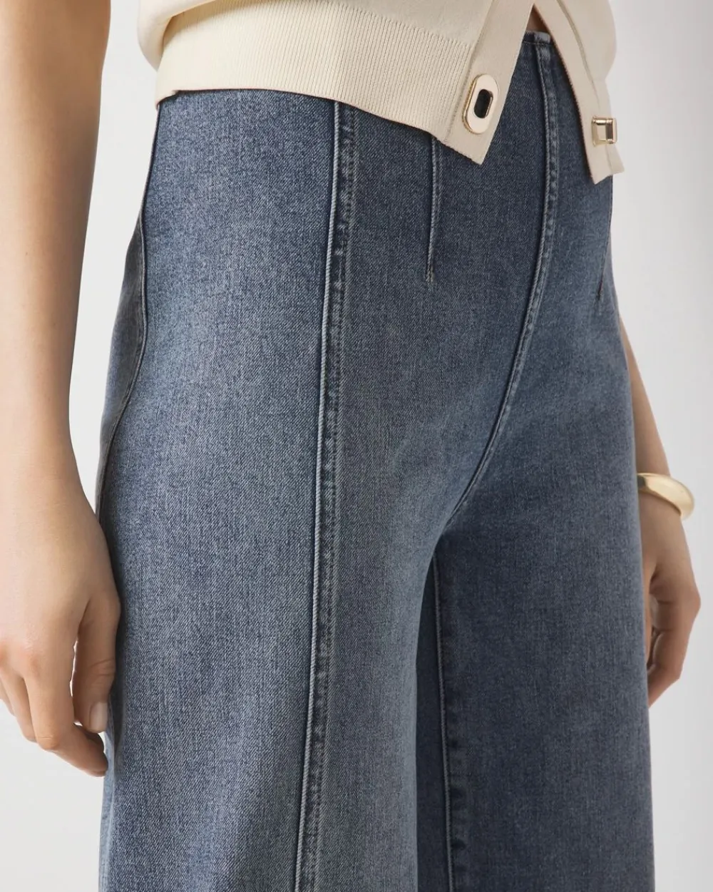 Petite Extra High-Rise Wide Leg Cropped Jean*White House Black Market Online