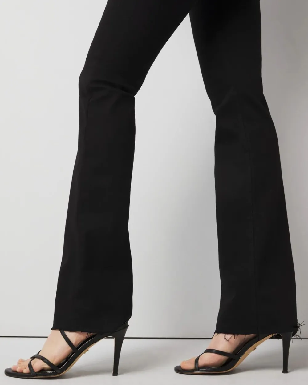 Petite Raw Hem Bootcut 5-Pocket Jean*White House Black Market Clearance