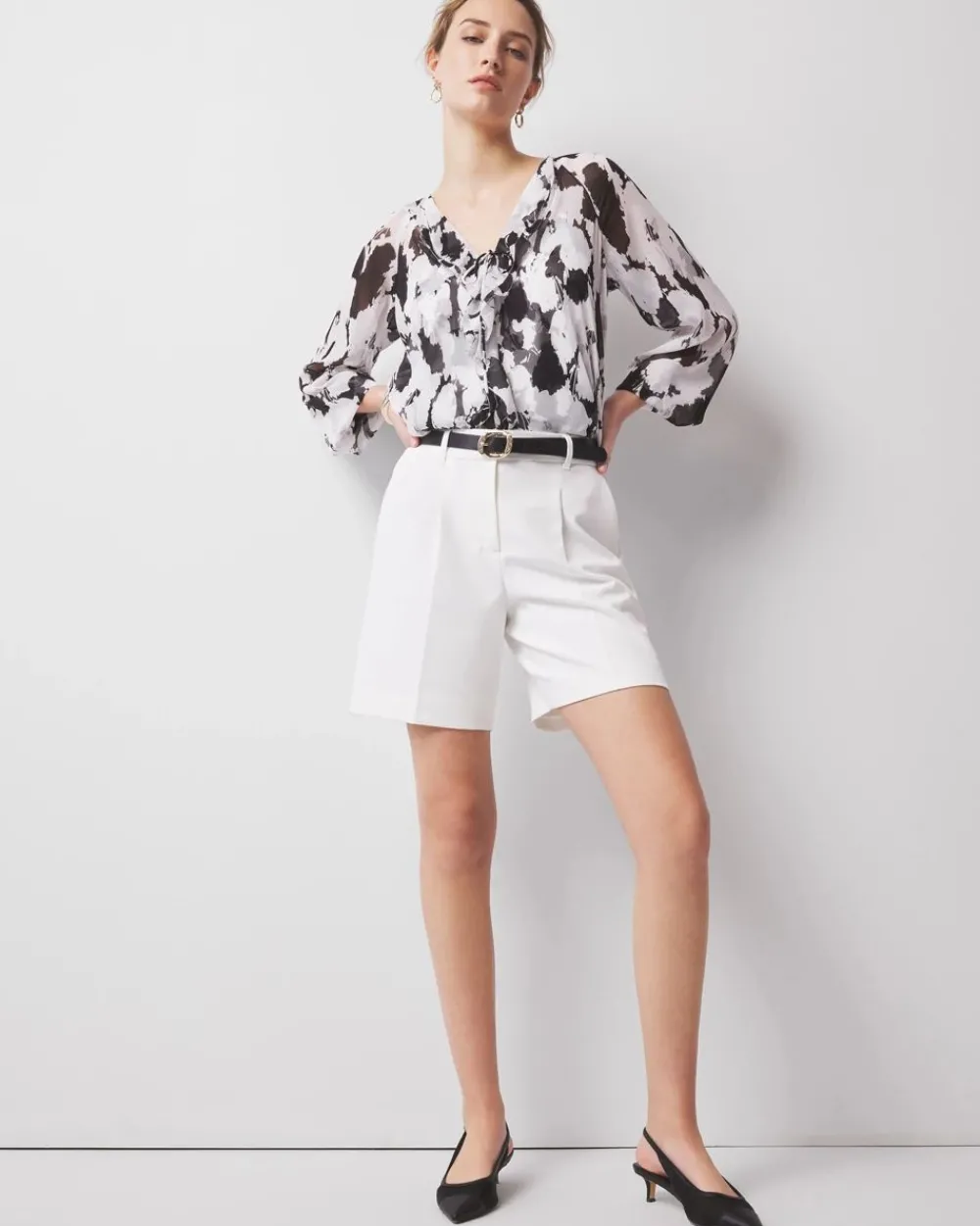 Pleated Tailored Shorts*White House Black Market Sale